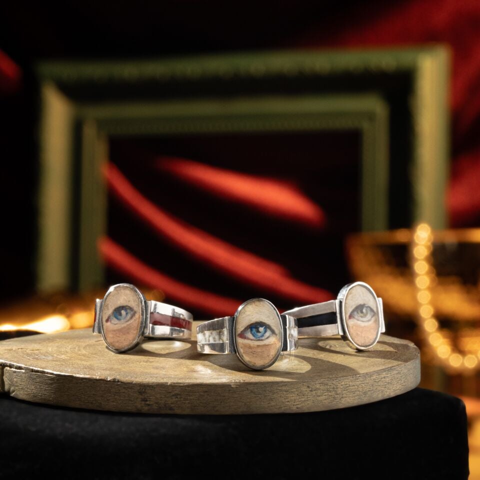 Minimal Subtle Gaze Ring