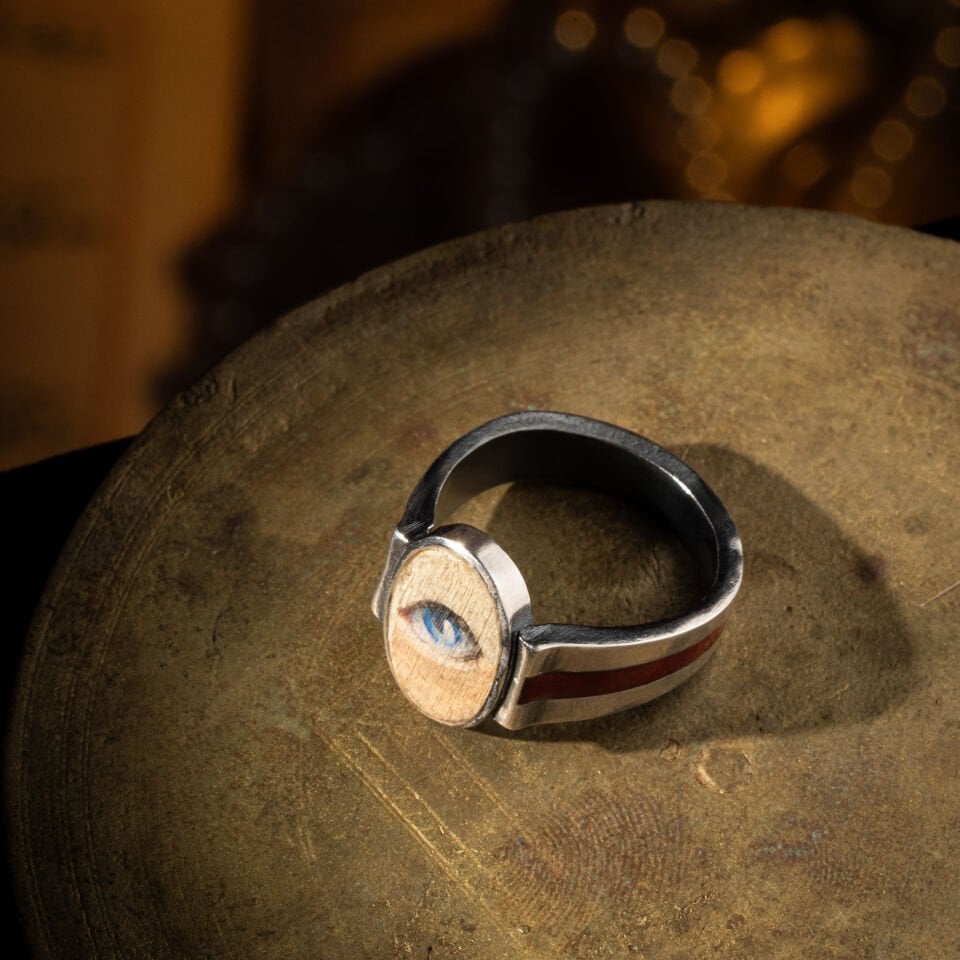 Minimal Subtle Gaze Ring