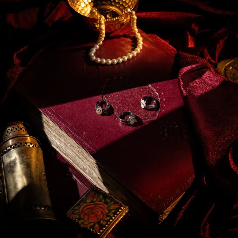 Minimal Subtle Gaze Ring